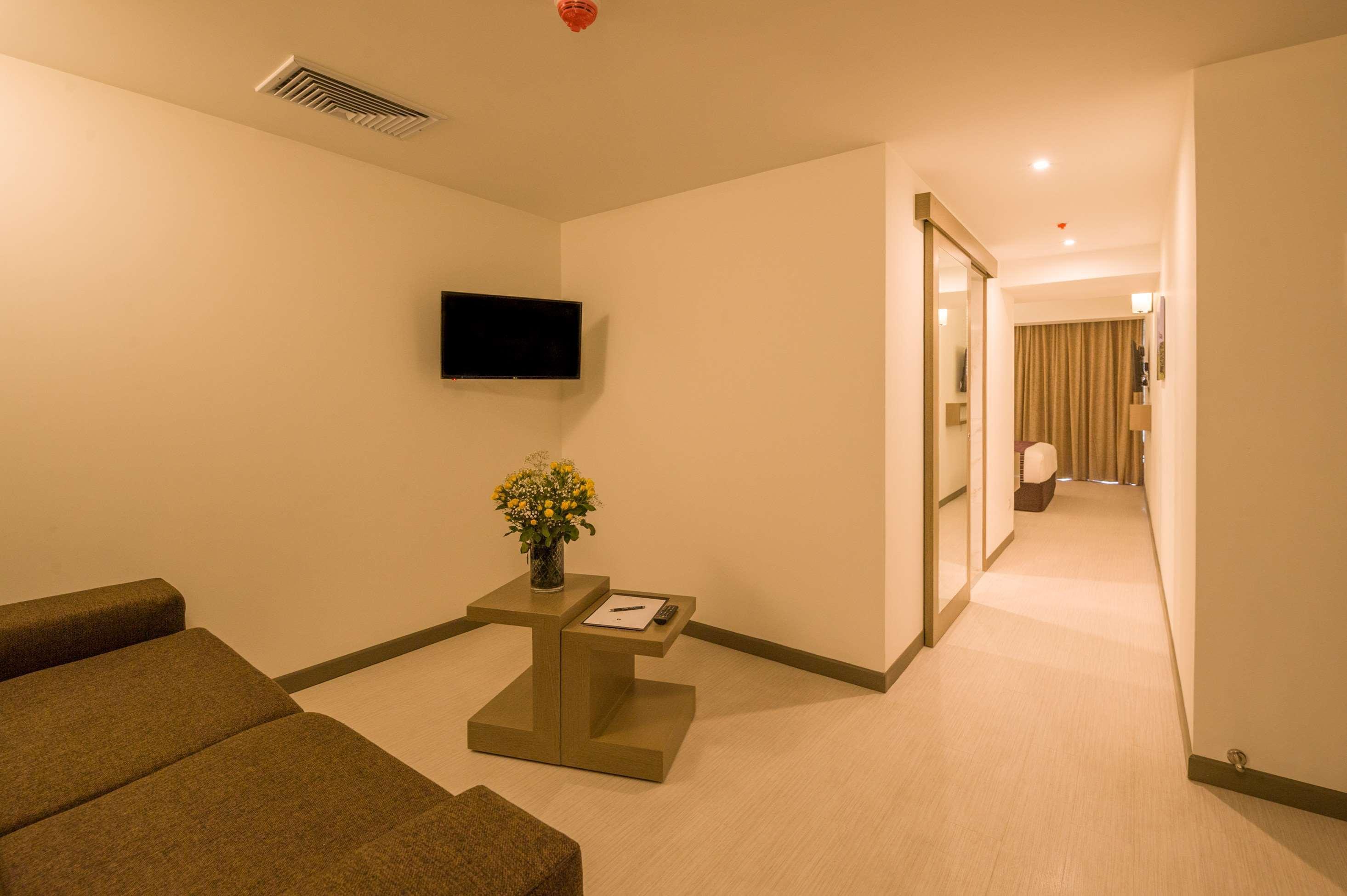 Best Western Posada Royale Hotel & Suites Simi Valley Dış mekan fotoğraf