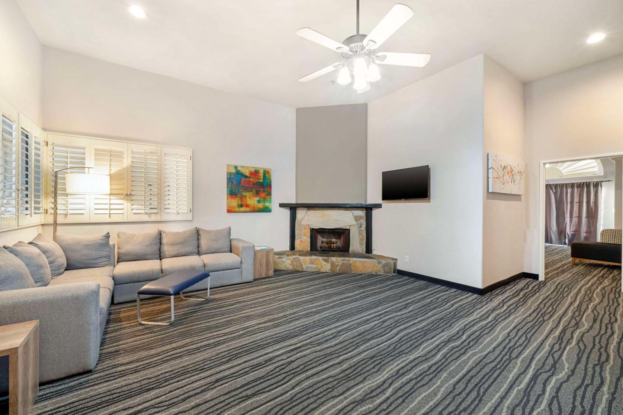 Best Western Posada Royale Hotel & Suites Simi Valley Dış mekan fotoğraf