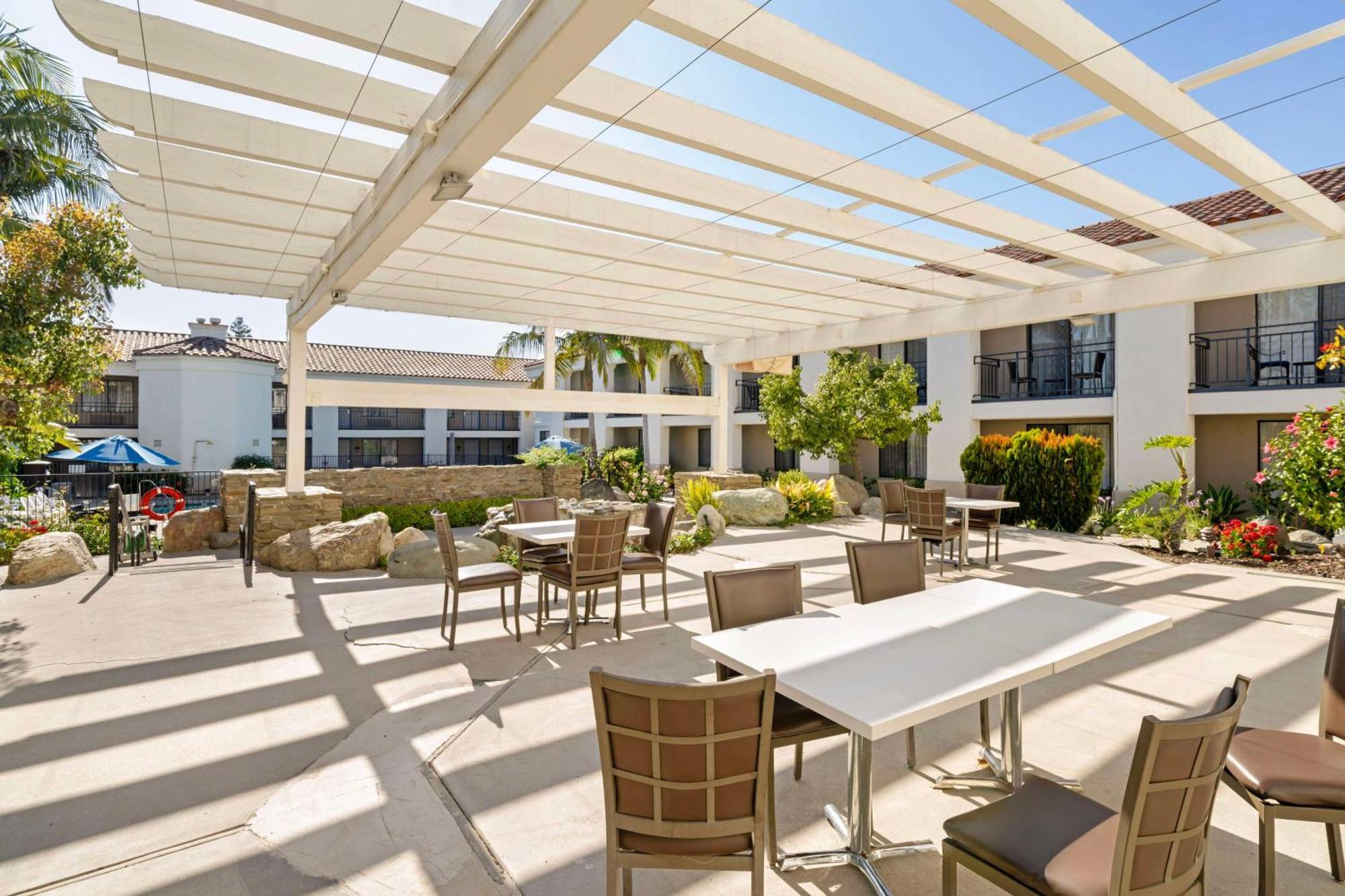 Best Western Posada Royale Hotel & Suites Simi Valley Dış mekan fotoğraf